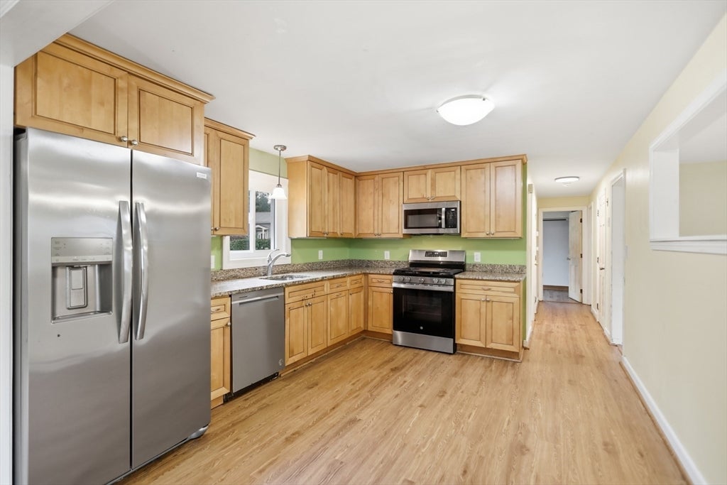2 Westwood Street, Burlington, MA Photo #8