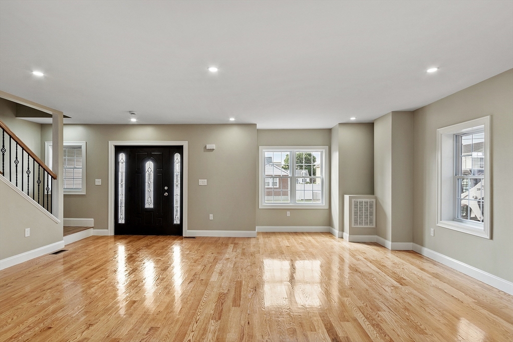 112 Sigourney Street 2