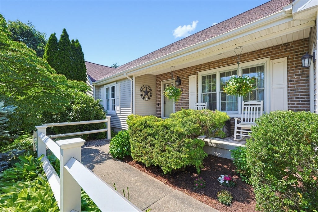 471 Hoppin Hill Ave