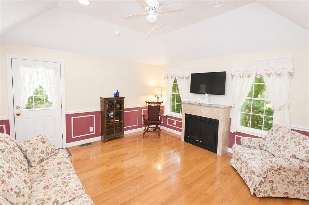10 Patriot Ln, Whitman, MA Photo #24