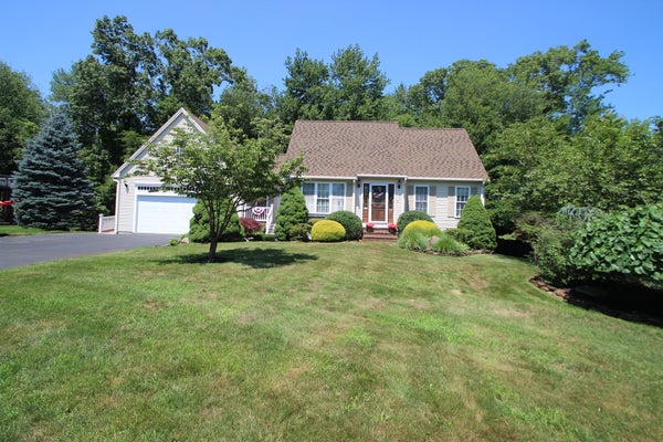 10 PATRIOT LN, WHITMAN, MA 02382 - Image ba4fa221b3195befb9c07227e2dd2fdf/1922864455