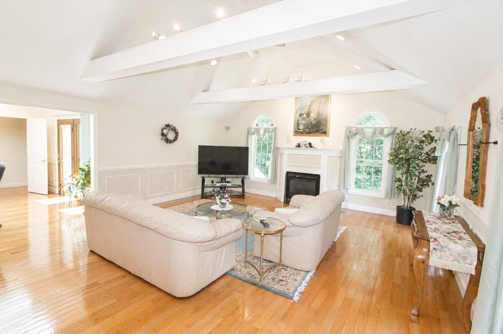 10 Patriot Ln, Whitman, MA Photo #10