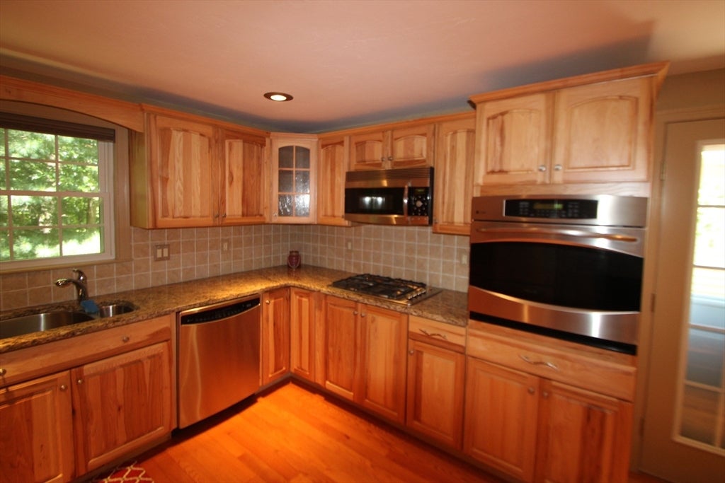 10 Patriot Ln, Whitman, MA Photo #22