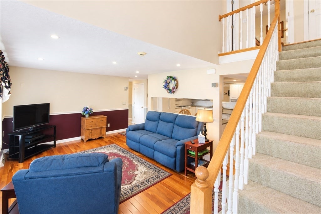 10 Patriot Ln, Whitman, MA Photo #9