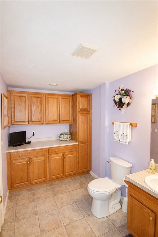 10 Patriot Ln, Whitman, MA Photo #16