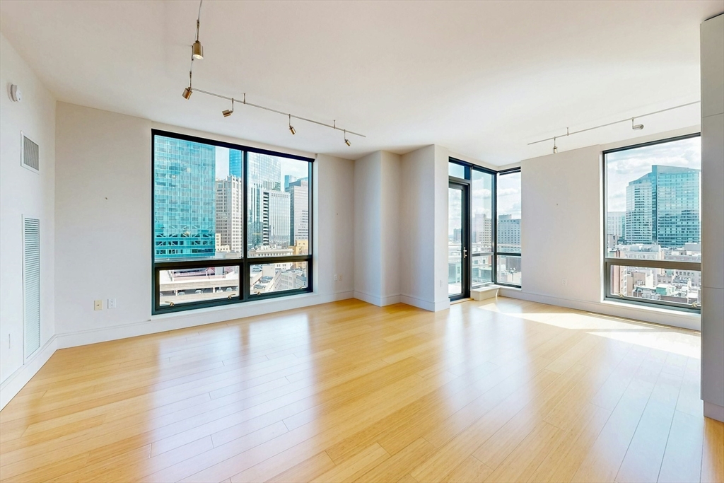 45 Province St U1602