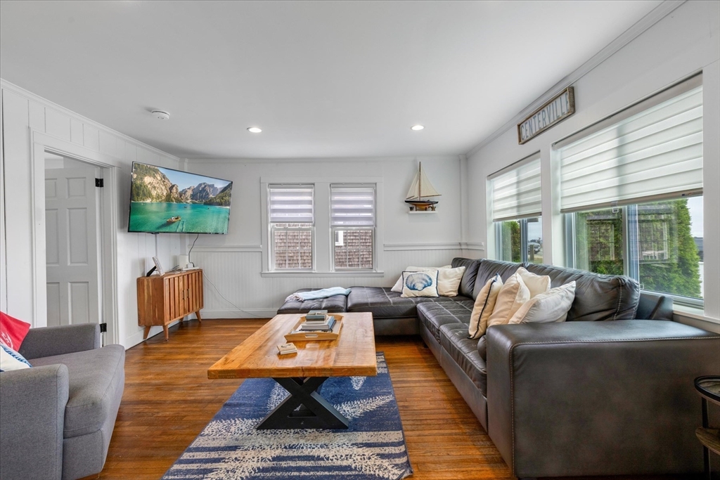 1060 Craigville Beach Rd