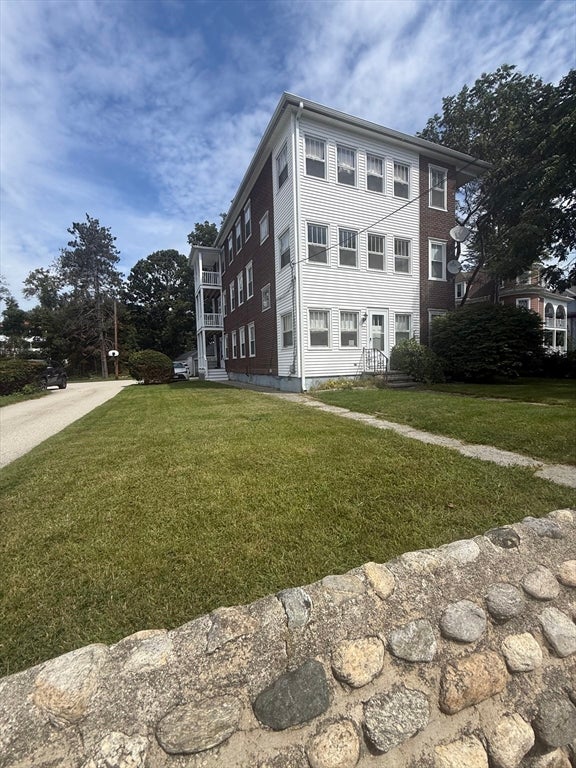 Photo of 77 Lake St, Webster, MA