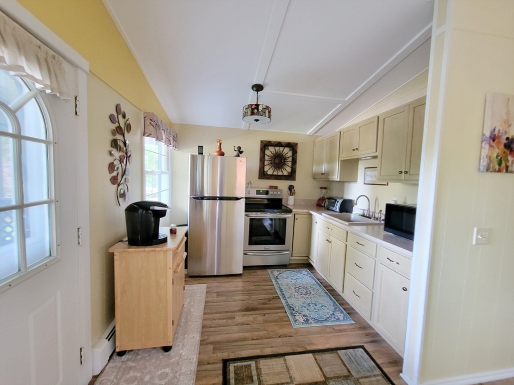 23 Iroquois Ave