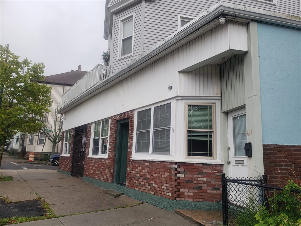 887-891 Brock Ave