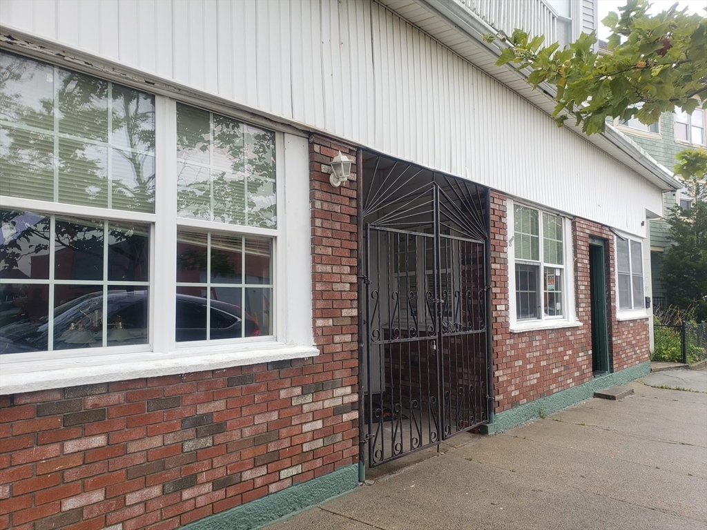 887-891 Brock Ave