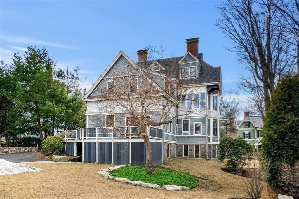 44 Putnam St