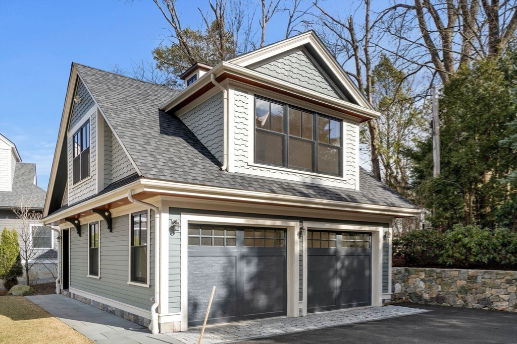 44 Putnam St