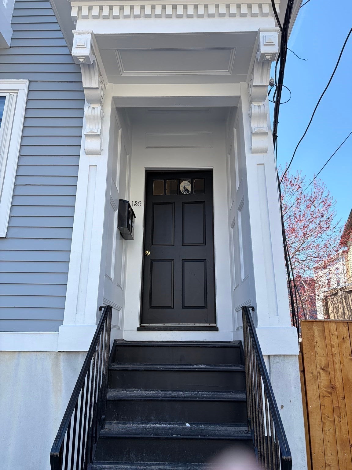 139 W 6th St 2