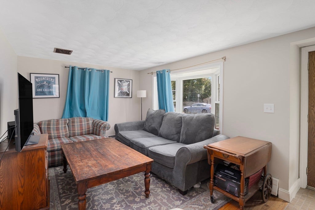 10 Sidney Ave, Swansea, MA, 10 Sidney Ave, Swansea, MA Photo #8