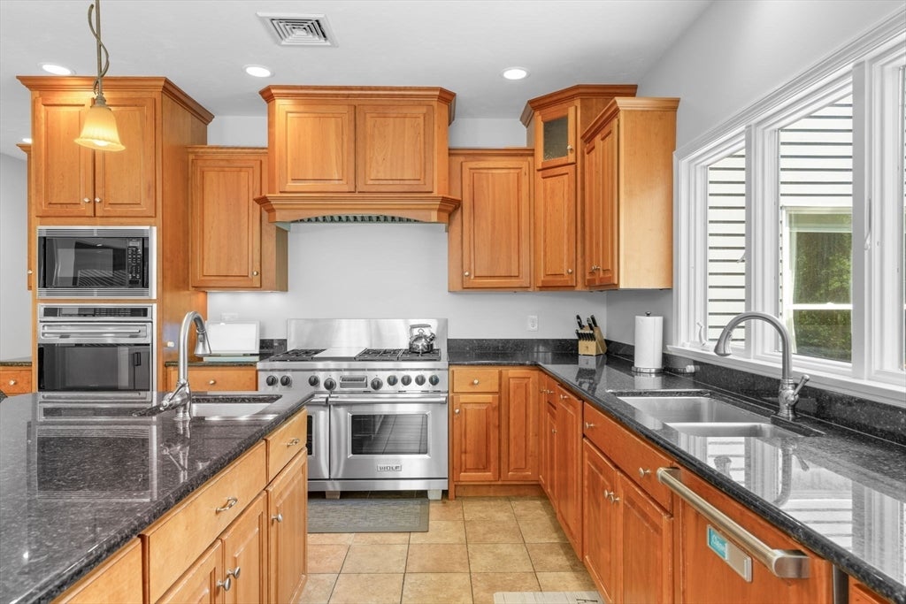 18 Crystal Hill Ter, Westwood, MA, 18 Crystal Hill Ter, Westwood, MA Photo #10