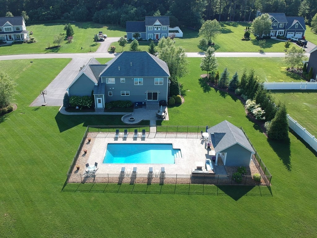 25 Linden Ln