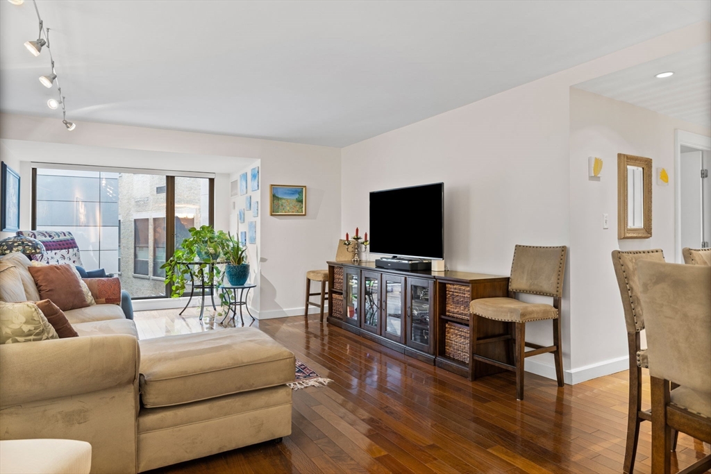 165 Tremont St 604