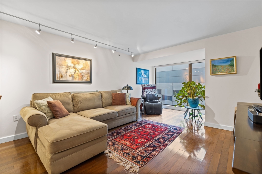 165 Tremont St 604