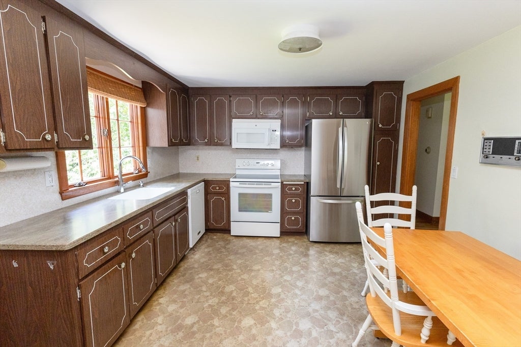 58 Lyons Dr, Westwood, MA, 58 Lyons Dr, Westwood, MA Photo #10