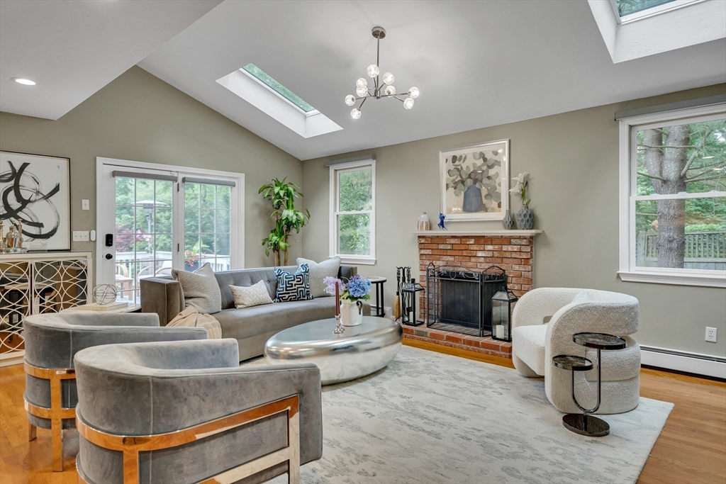 112 Woodside Ave