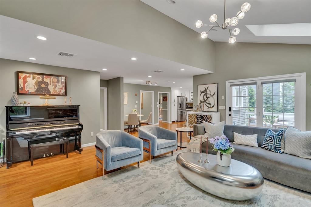 112 Woodside Ave