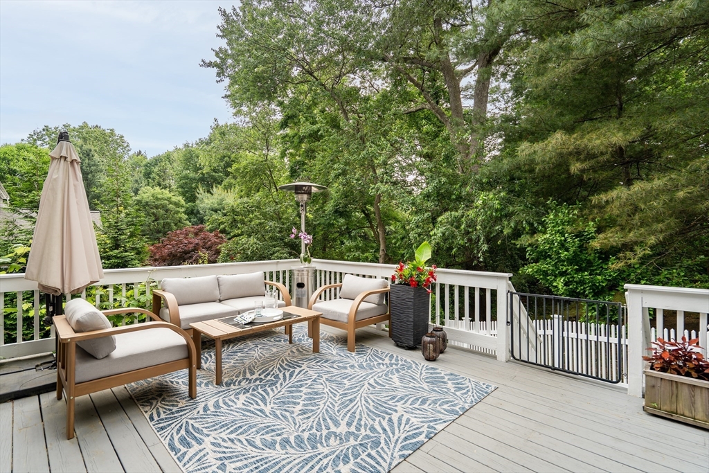 112 Woodside Ave