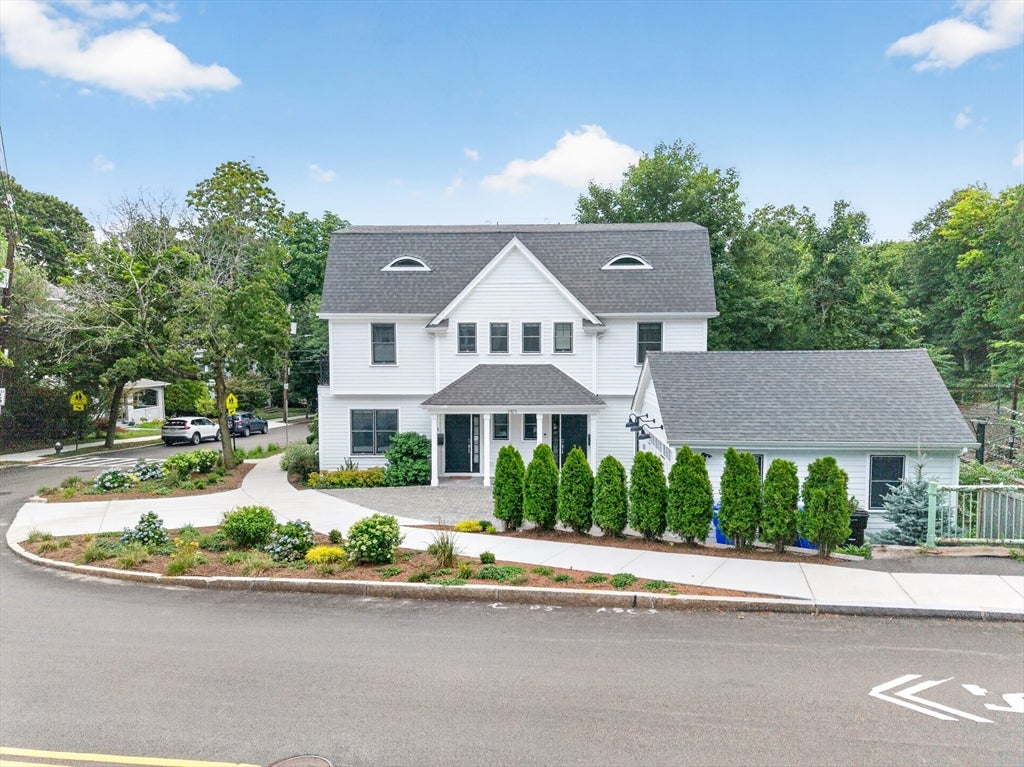 Click for 101 Sumner Road #A, Brookline, MA slideshow