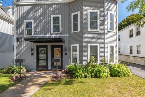 Photo of 10 Wakefield Ave #B, Wakefield, MA 01880 (MLS # 73482941)