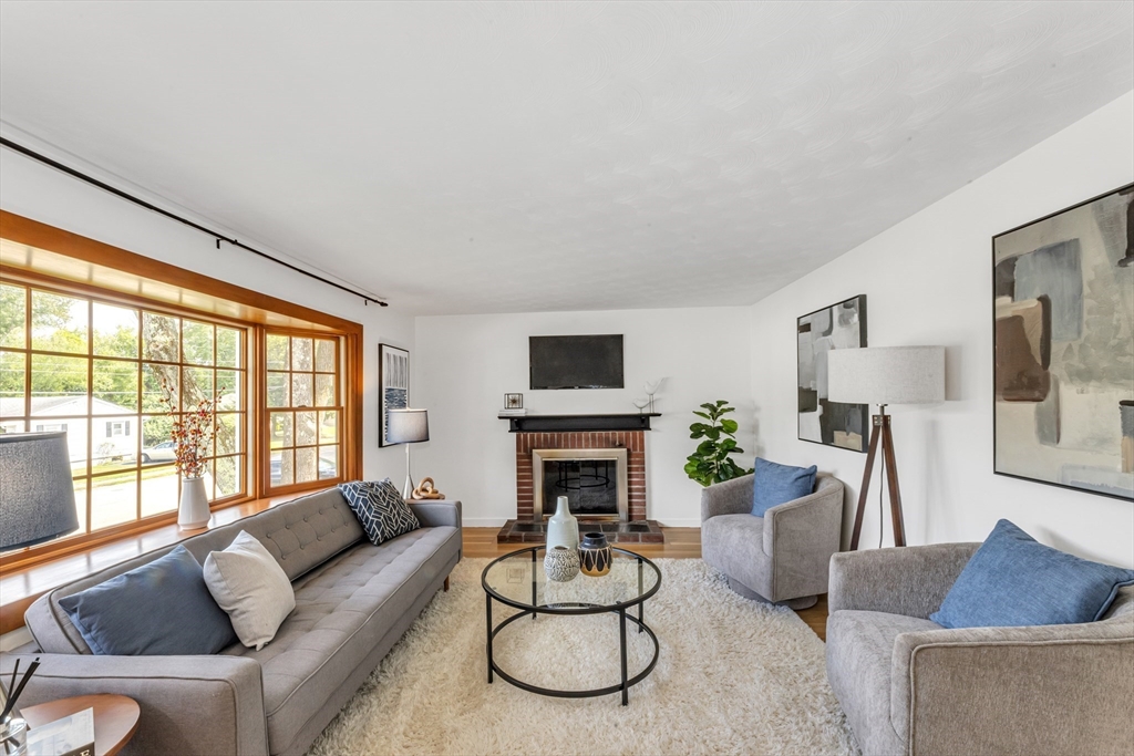 136 Azalea Dr