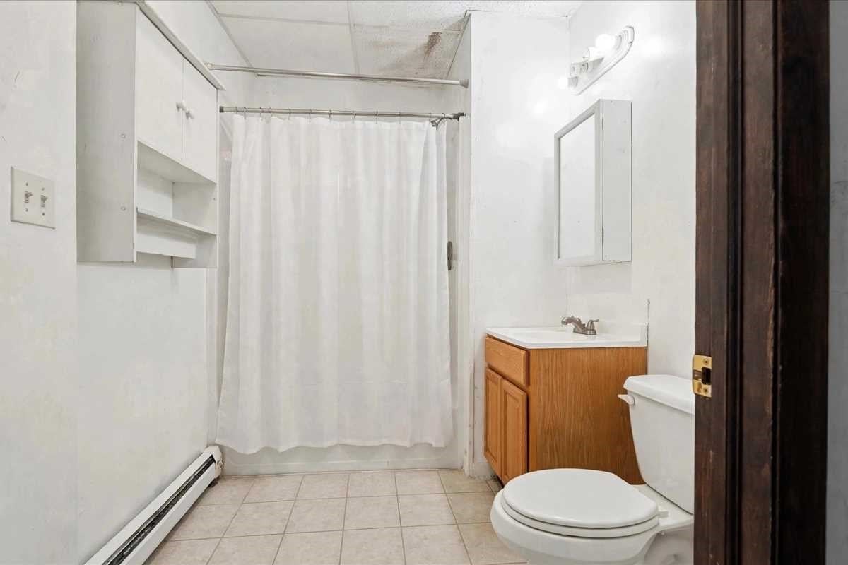 121 Illinois St, Worcester, MA Photo #16