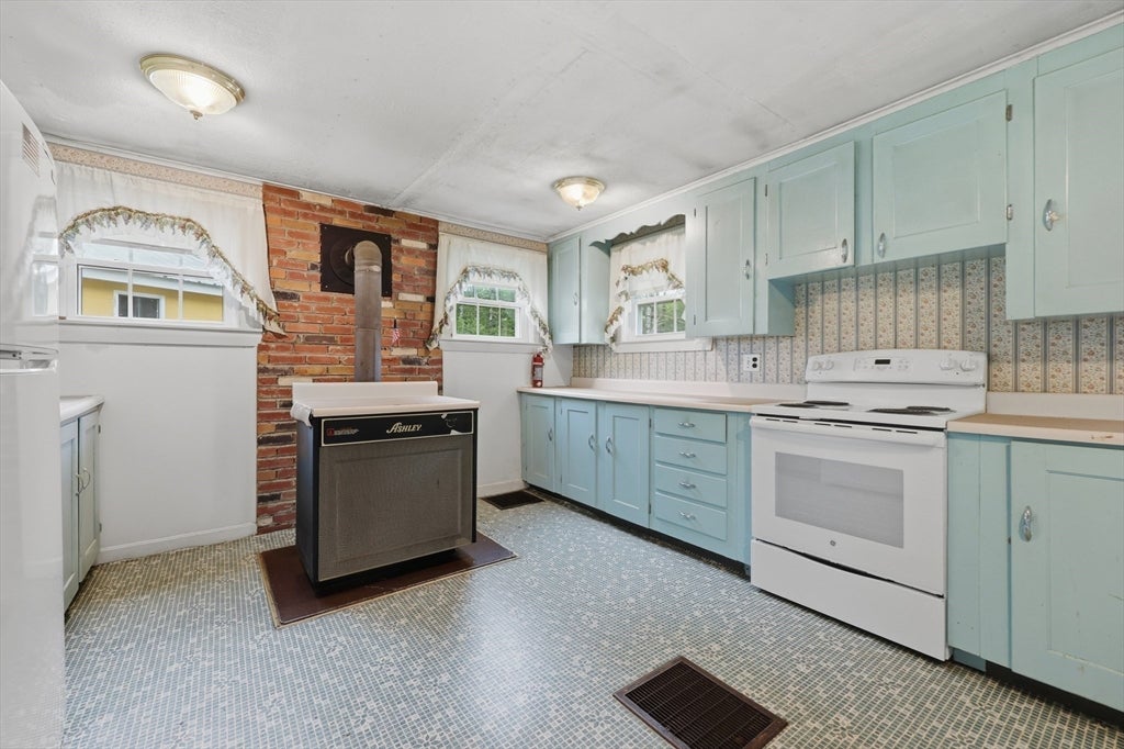 5 Meadowbrook Road, Amesbury, MA, 5 Meadowbrook Road, Amesbury, MA Photo #21