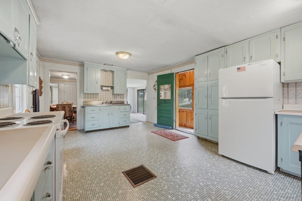 5 Meadowbrook Road, Amesbury, MA, 5 Meadowbrook Road, Amesbury, MA Photo #22