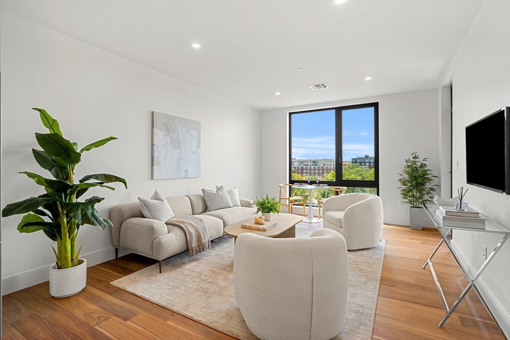 1515 Commonwealth Ave 503