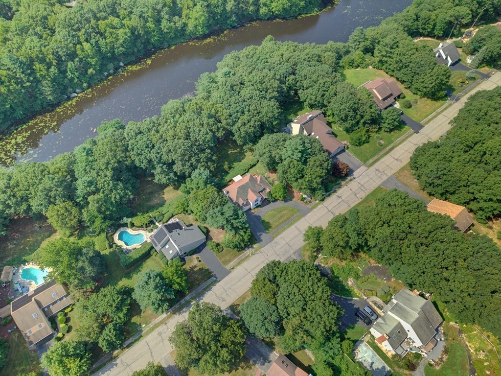 250 Palisades Cir