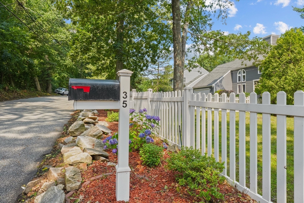 35 Gates St