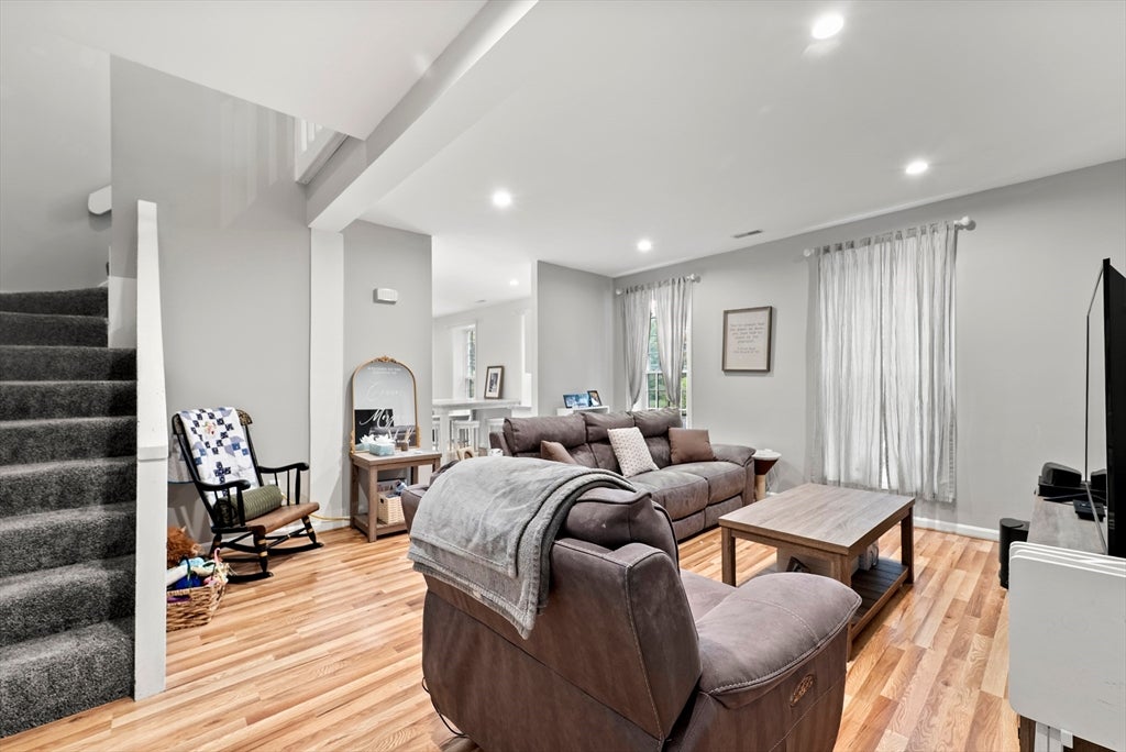 104 Hartford Ave E AVE #3, Uxbridge, MA, 104 Hartford Ave E AVE #3, Uxbridge, MA Photo #4