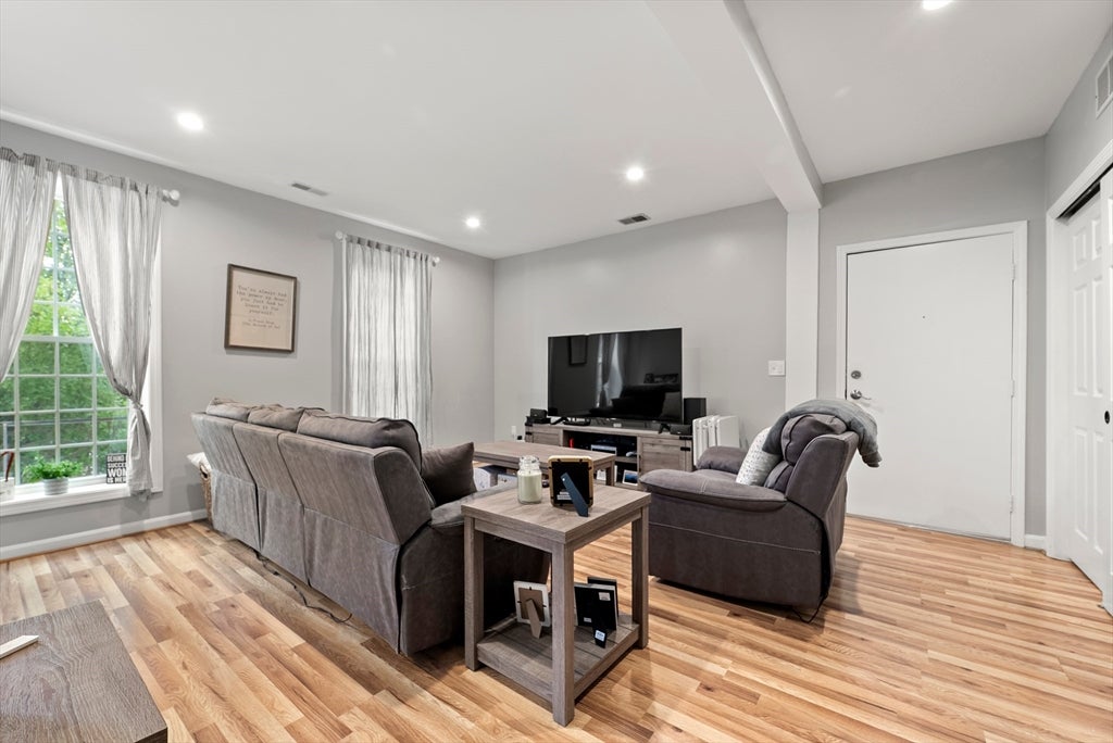 104 Hartford Ave E AVE #3, Uxbridge, MA, 104 Hartford Ave E AVE #3, Uxbridge, MA Photo #5