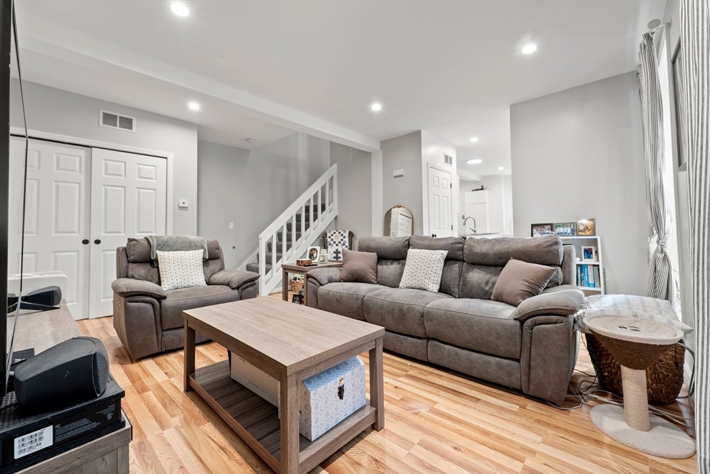 104 Hartford Ave E AVE #3, Uxbridge, MA, 104 Hartford Ave E AVE #3, Uxbridge, MA Photo #6