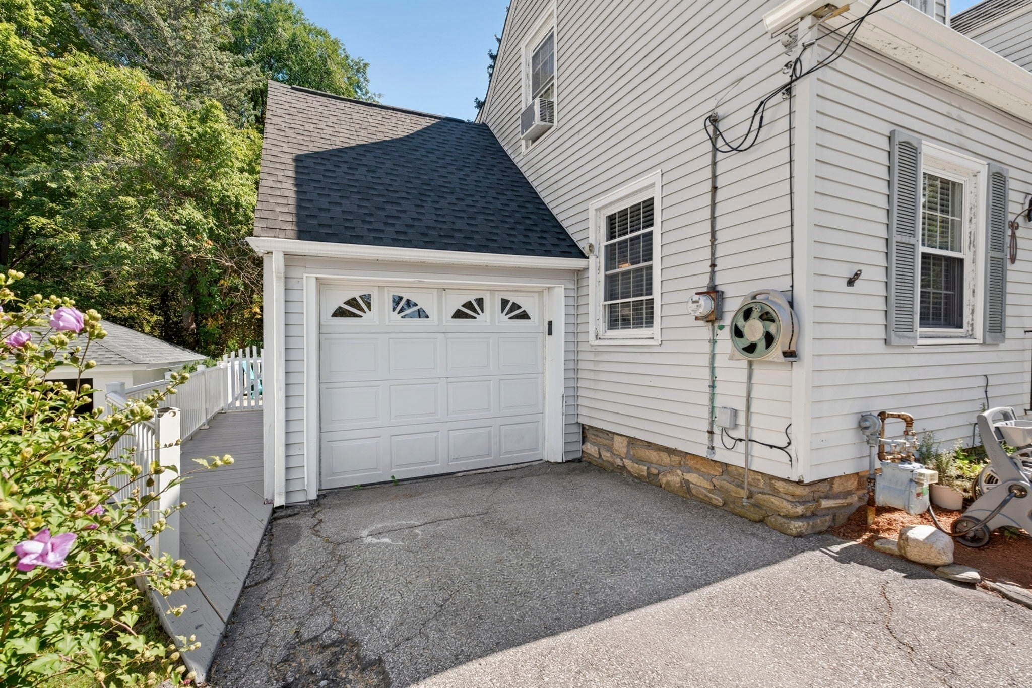 8 Lyndale Rd, Worcester, MA, 8 Lyndale Rd, Worcester, MA Photo #2