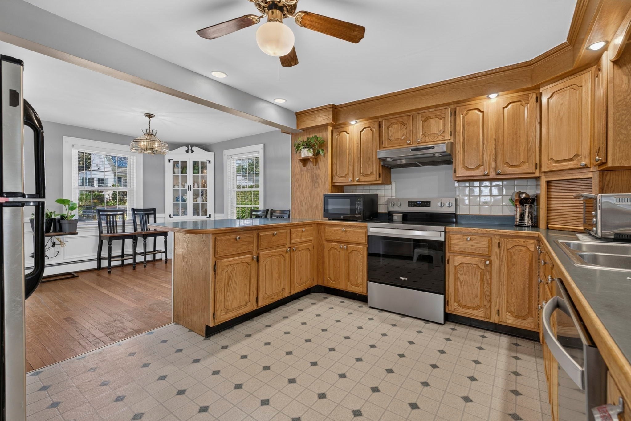 8 Lyndale Rd, Worcester, MA, 8 Lyndale Rd, Worcester, MA Photo #4