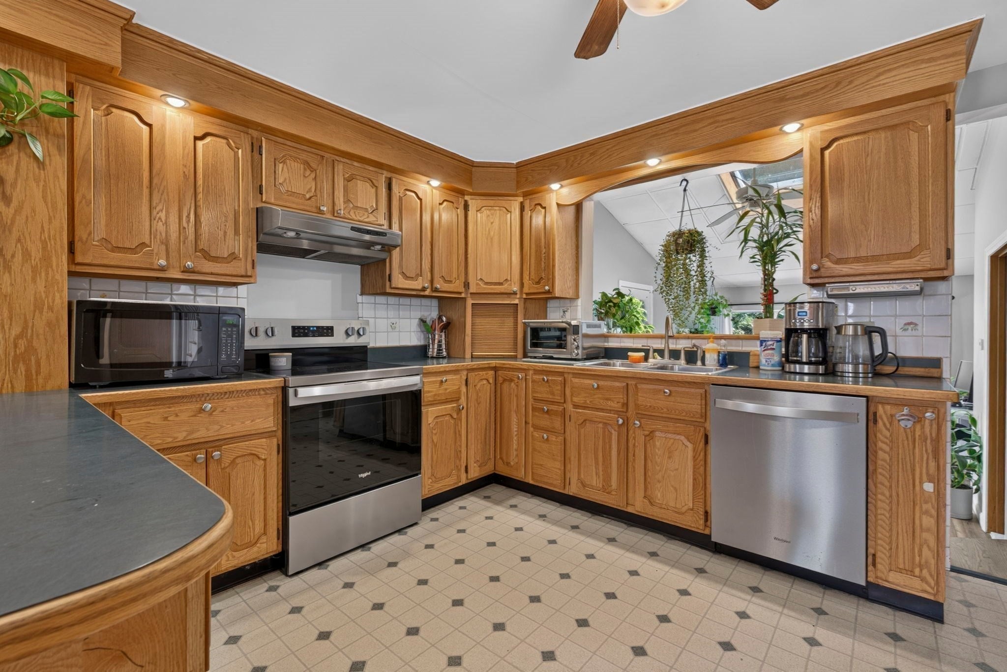 8 Lyndale Rd, Worcester, MA, 8 Lyndale Rd, Worcester, MA Photo #5