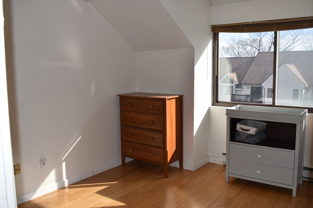 11 Hulbert Rd 9