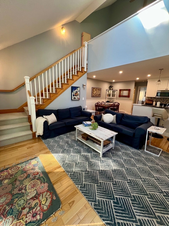6 Trevor Ln 6