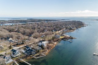 285 Edgewater Dr W