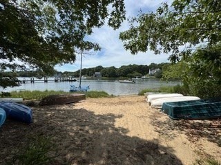 285 Edgewater Dr W