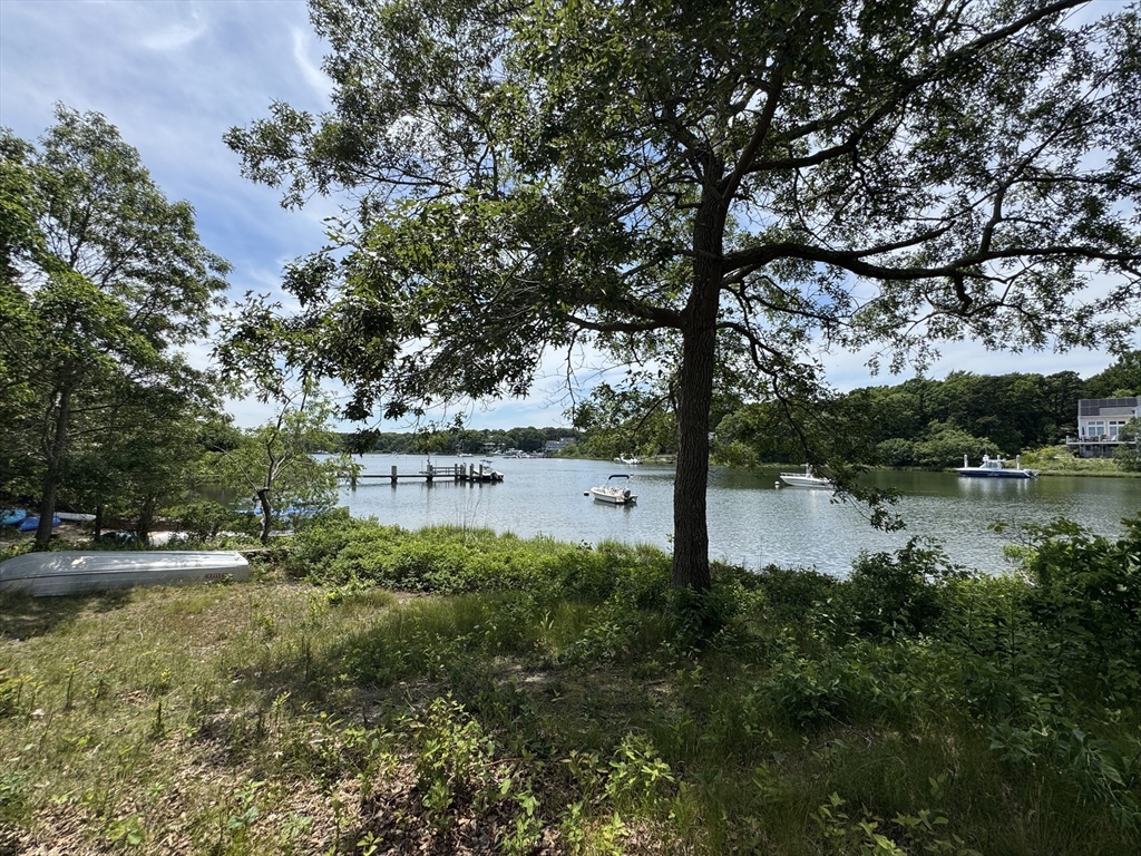 285 Edgewater Dr W