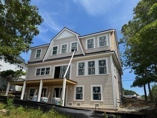 285 Edgewater Dr W