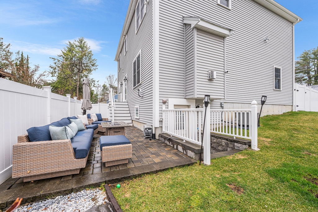 32 Fraser Rd