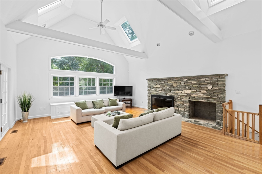 105 East St